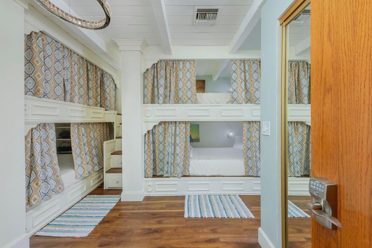 Smart Solution - Individual Private Bed-Pods In Gorgeous Shared Space - Women Only Dorm In Room 5 - Coed House - Full-Sized Mattresses In Individual Pods - With Built-In Private Storage - Gorgeous Shared Room - Affordable Luxury - Sparrow House ฟีนิกซ์ ภายนอก รูปภาพ